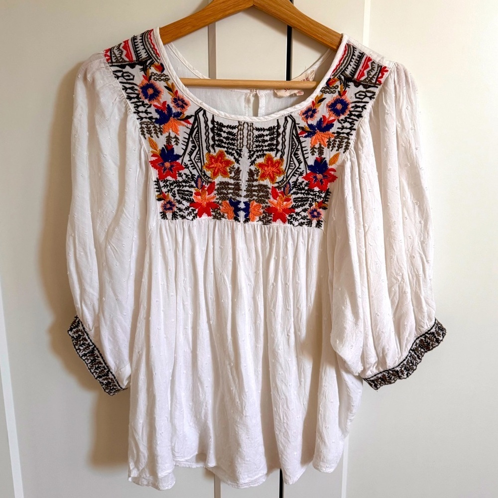 Solitaire white floral short sleeve blouse-size Small